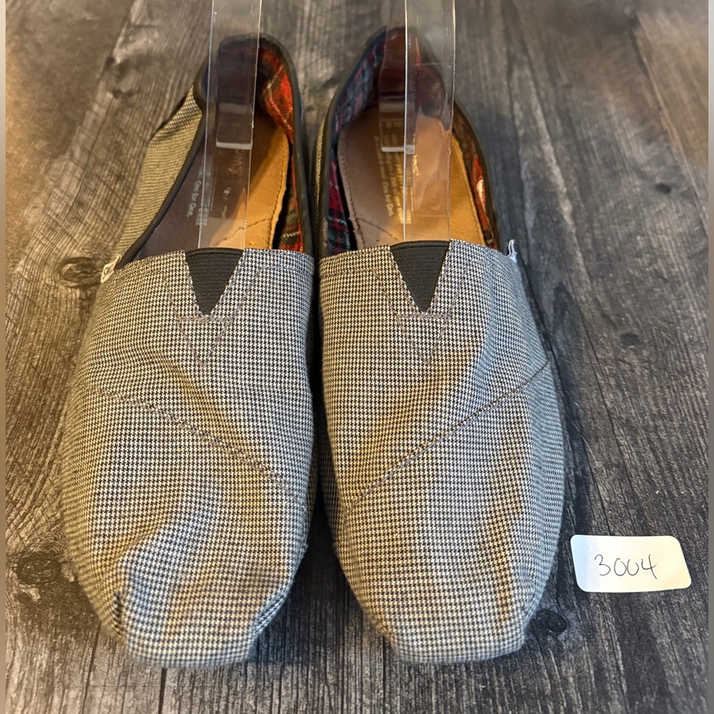 Ladies Toms micro houndstooth black and white classic alpargatas size 9